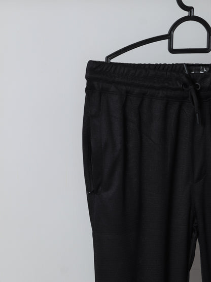 TR319- UNARM TEXTURE DRI-FIT ZIPPED POCKET TROUSER "BLACK"