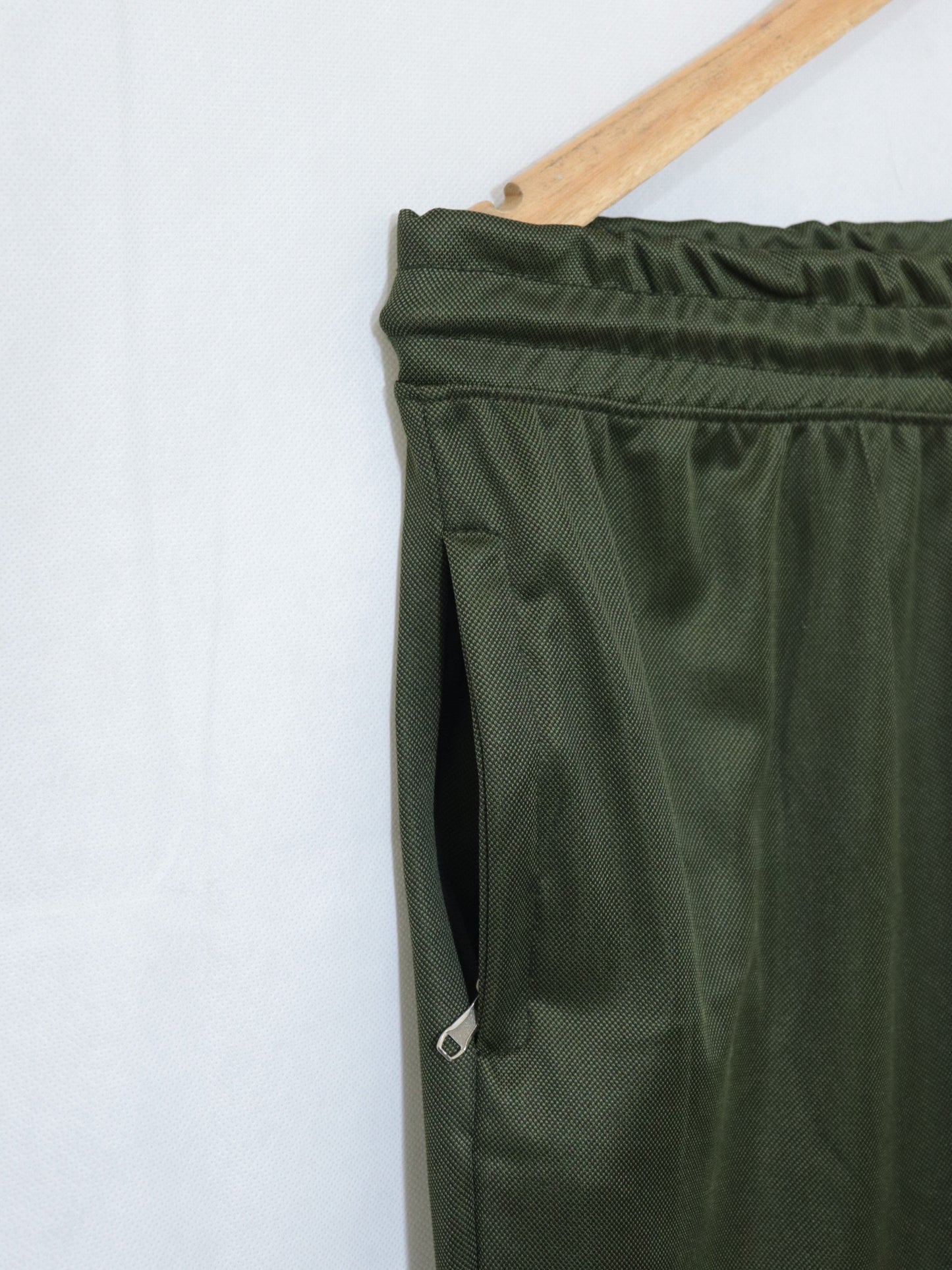 TR314- GDNO ZIP POCKET TROUSER "OLIVE"